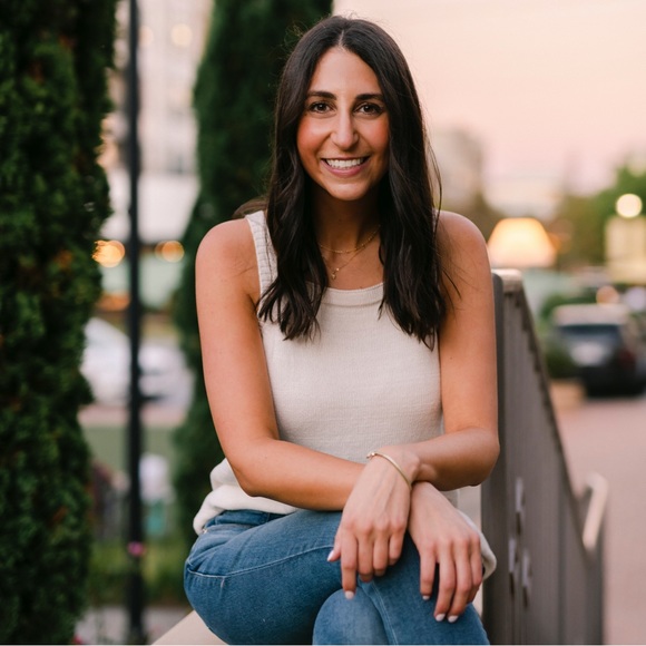 Meet your Posher, Sara Marie - Picture 1 of 1